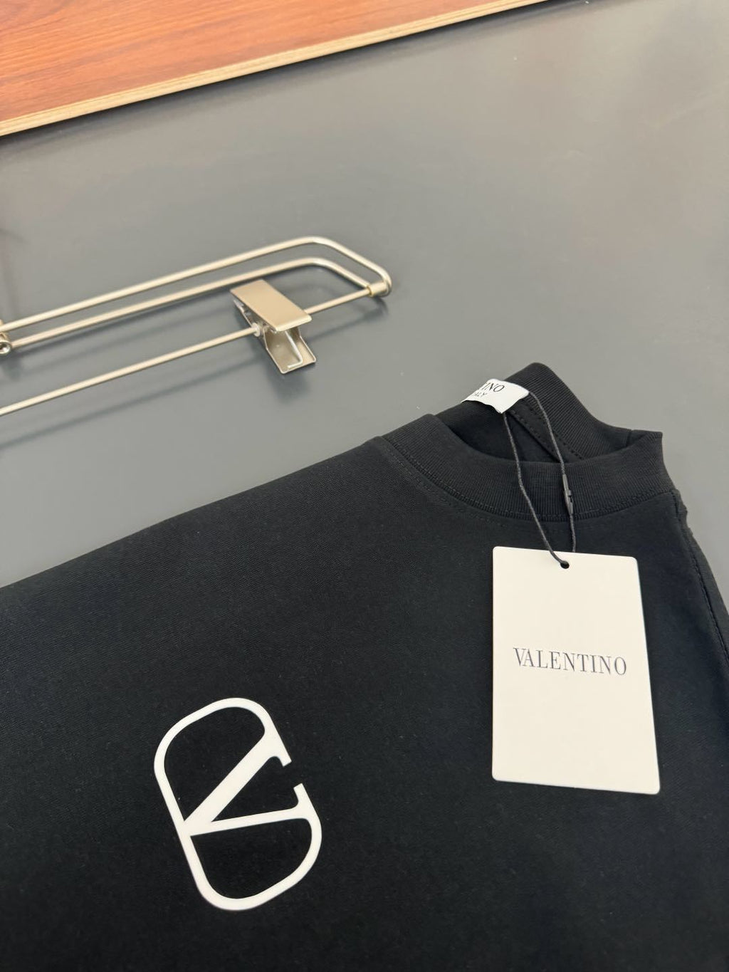 V - TSHIRT