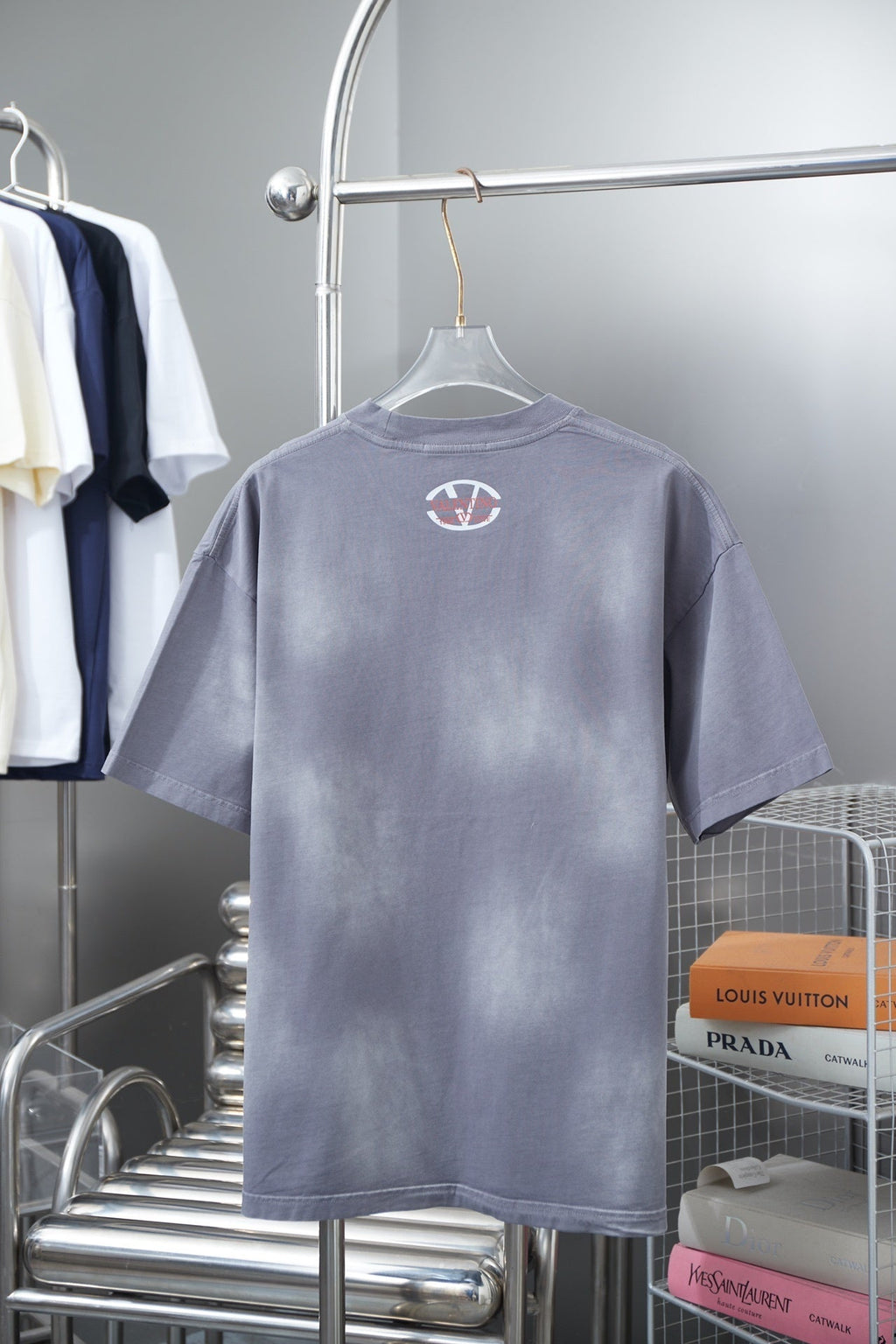 V - TSHIRT