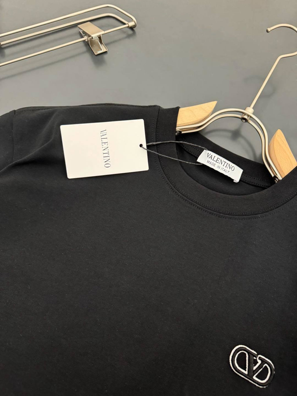 V - TSHIRT
