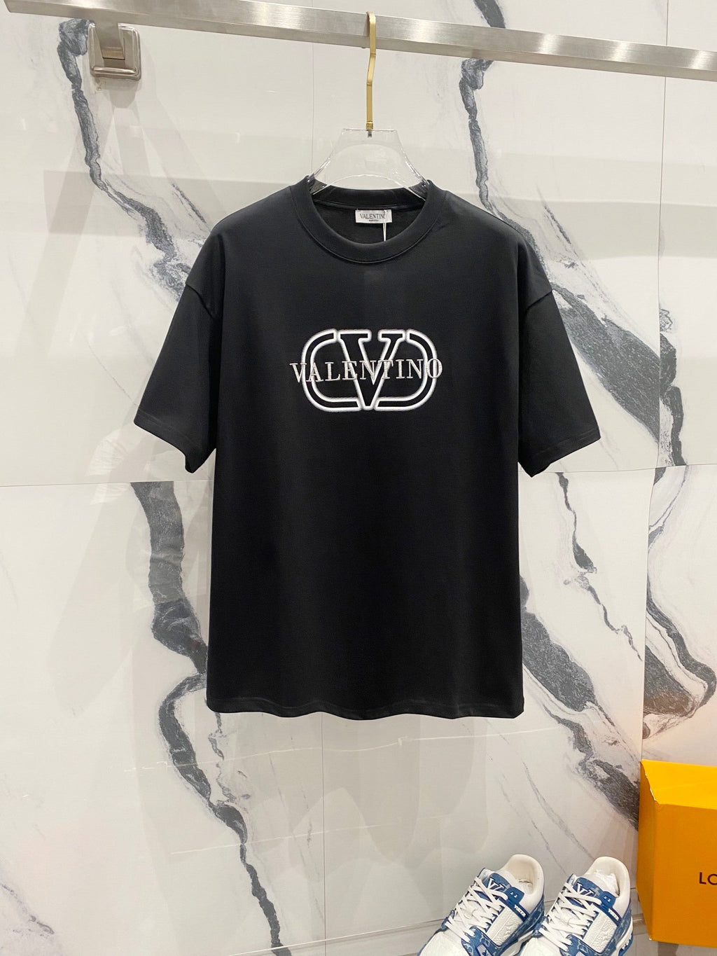 V - TSHIRT