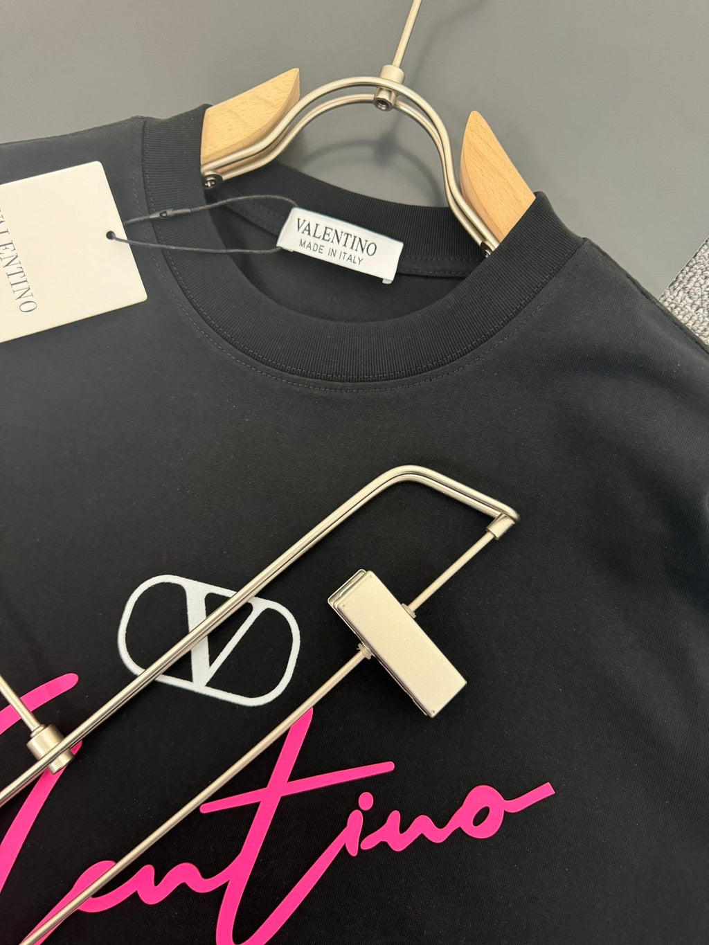V - TSHIRT