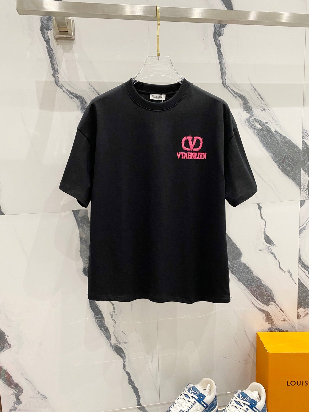 V - TSHIRT