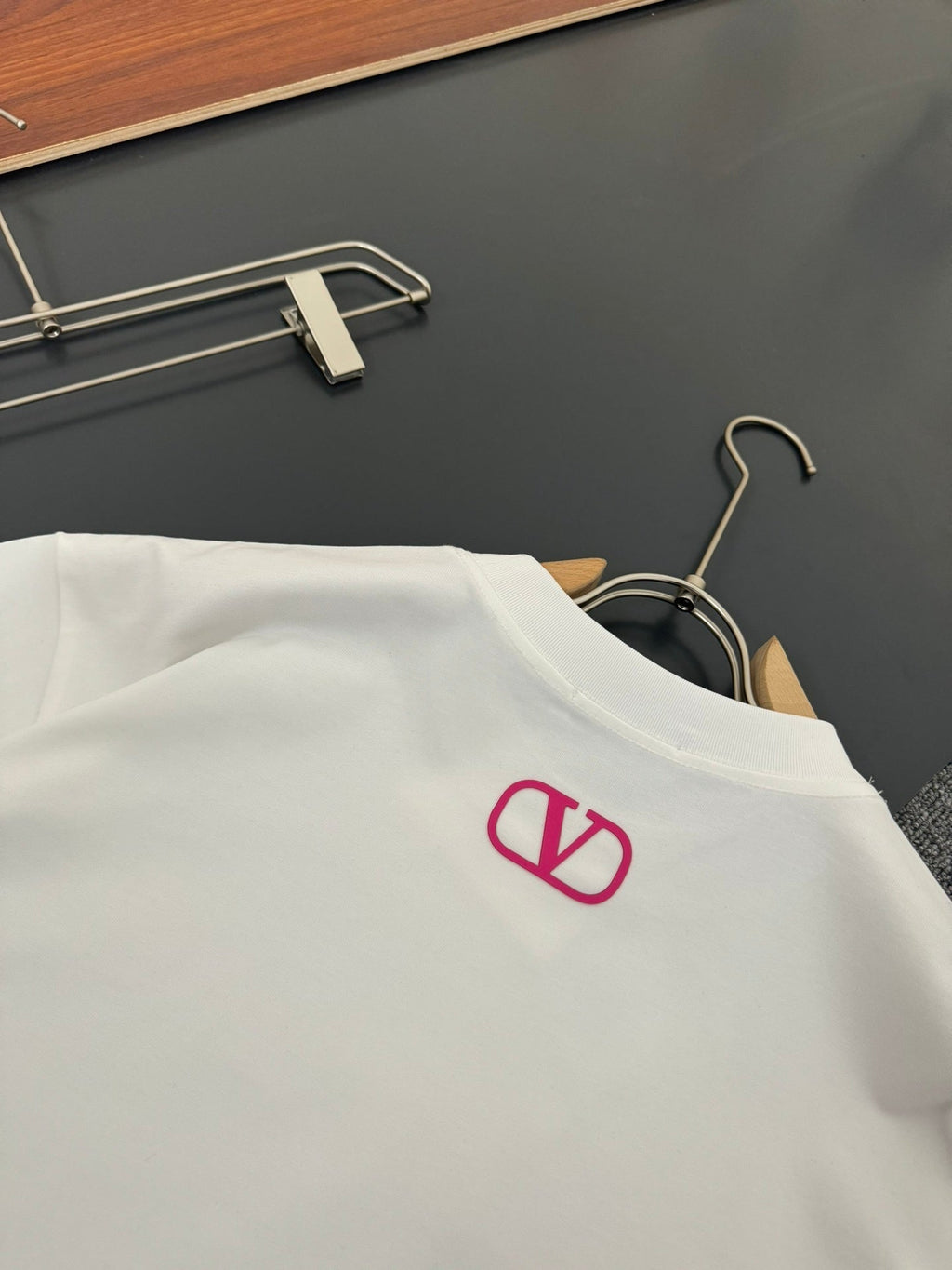 V - TSHIRT