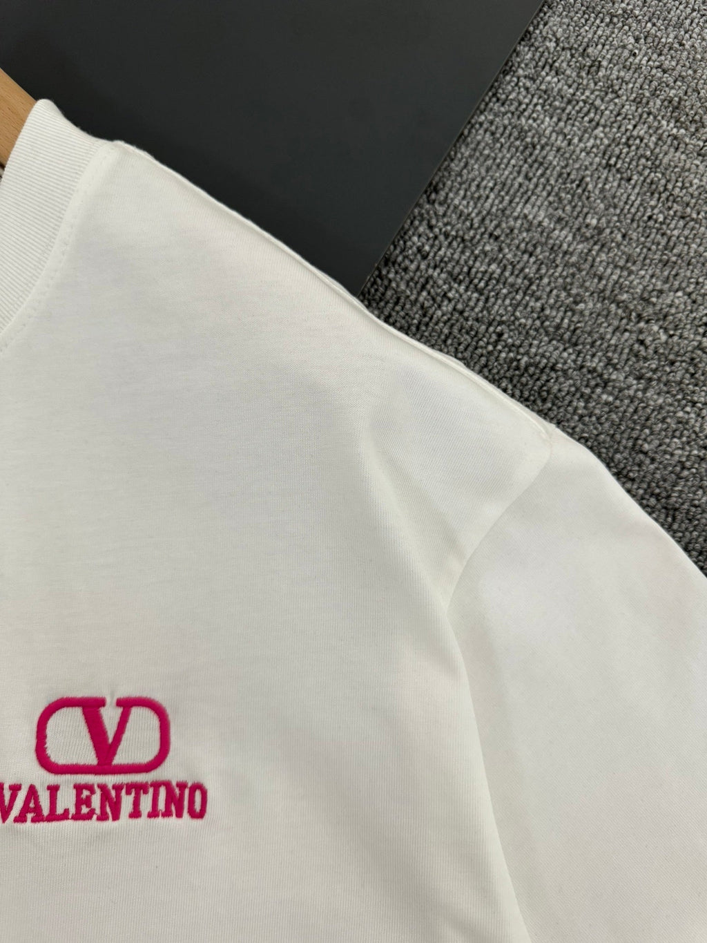 V - TSHIRT