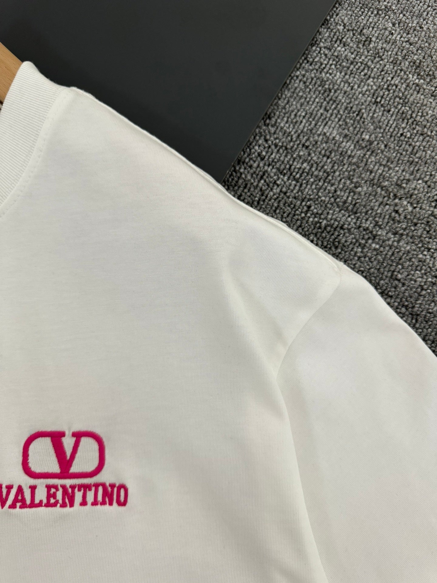 V - TSHIRT