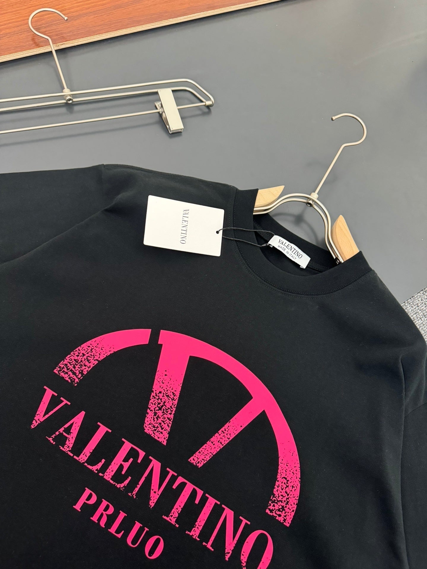V - TSHIRT