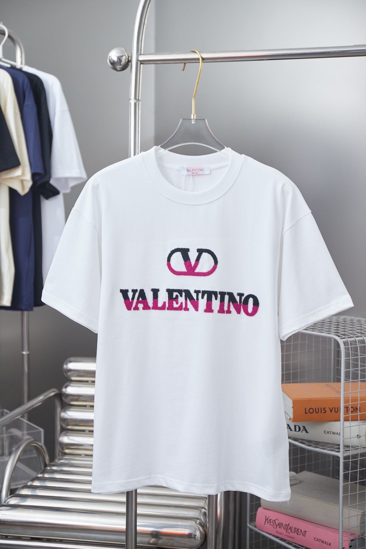 V - TSHIRT VIP