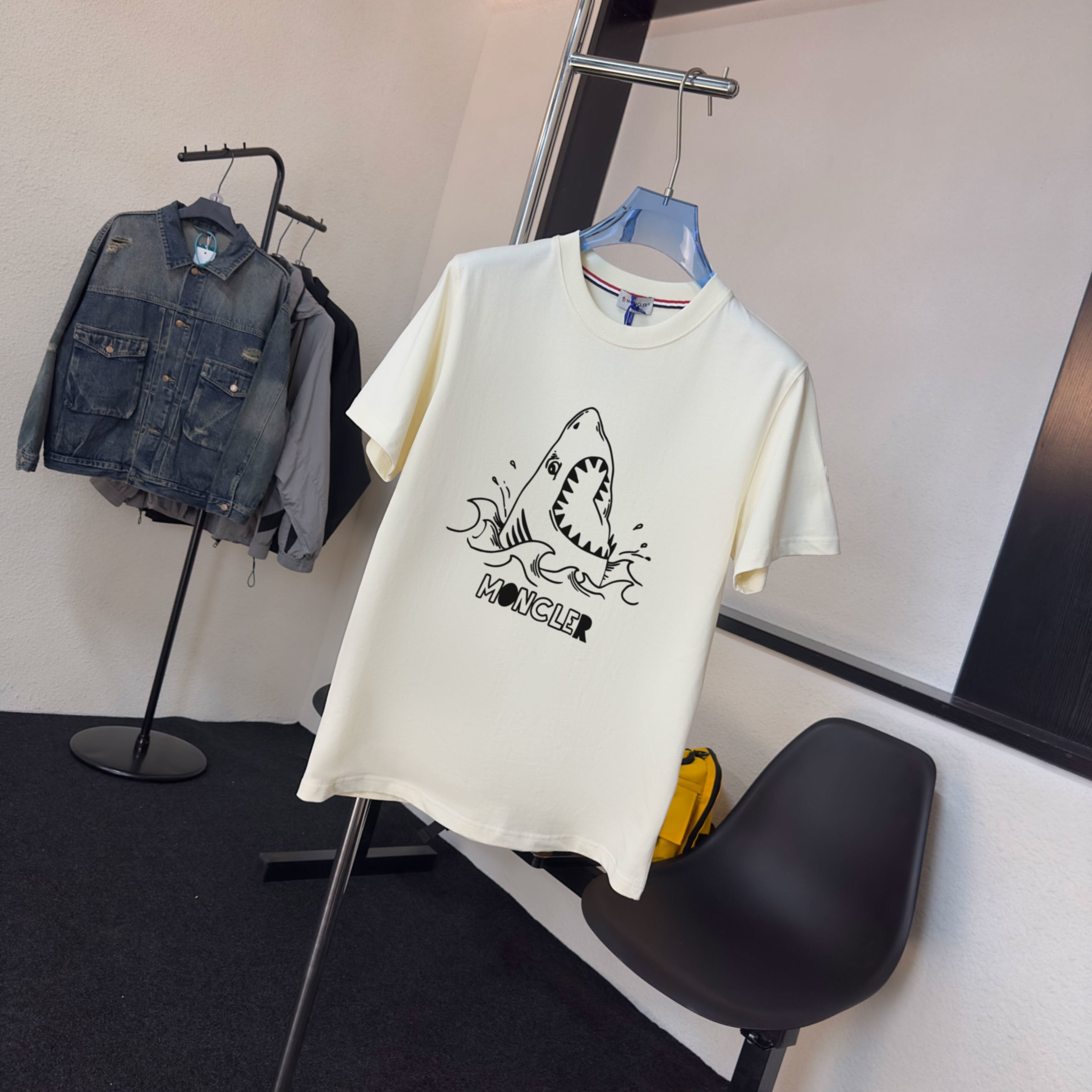 M - TSHIRT