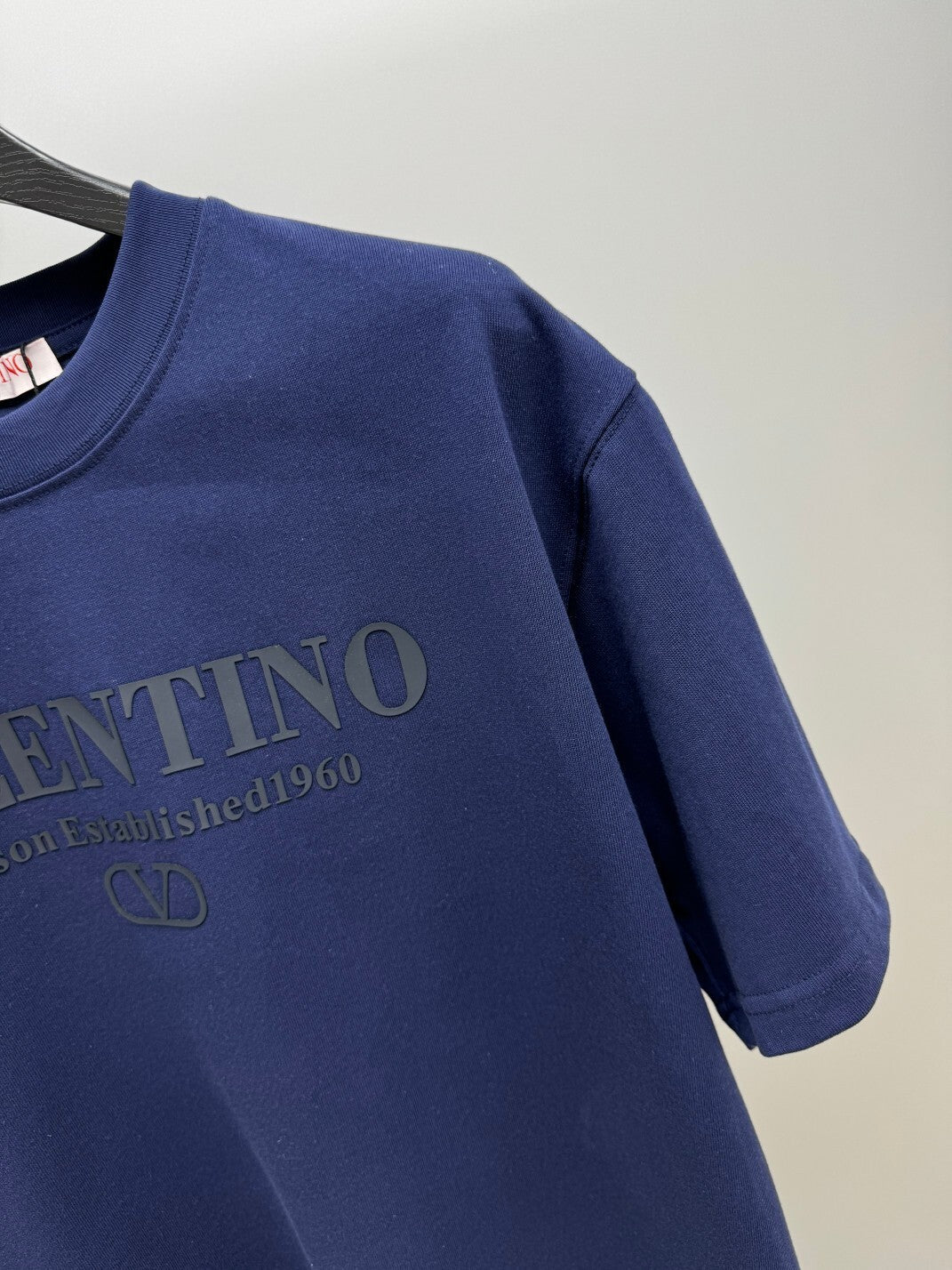 V - TSHIRT
