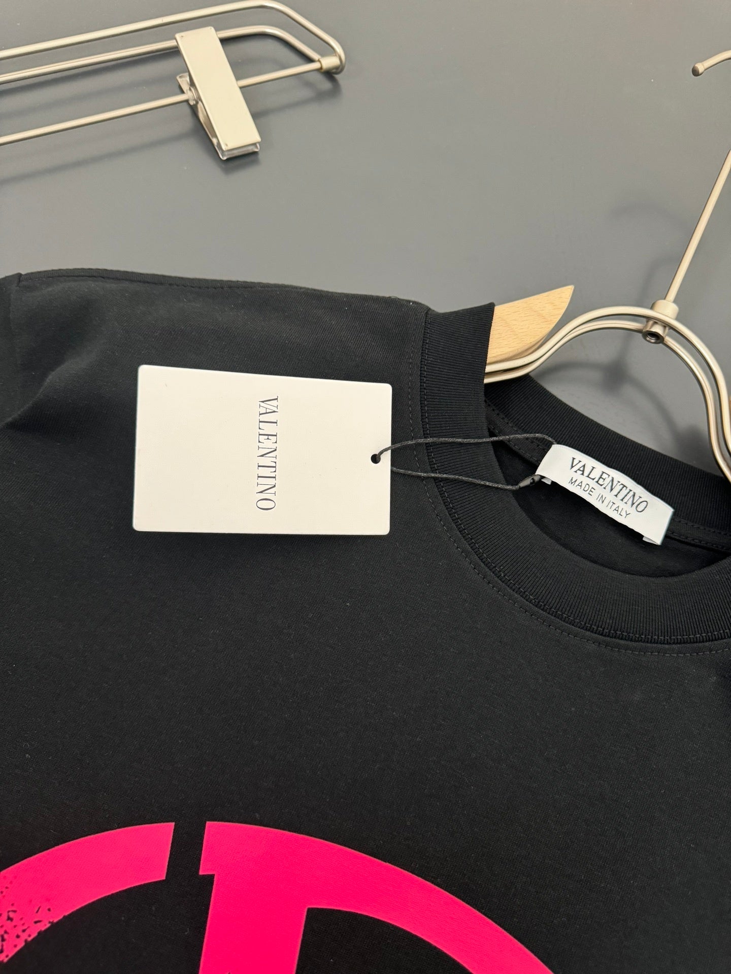 V - TSHIRT