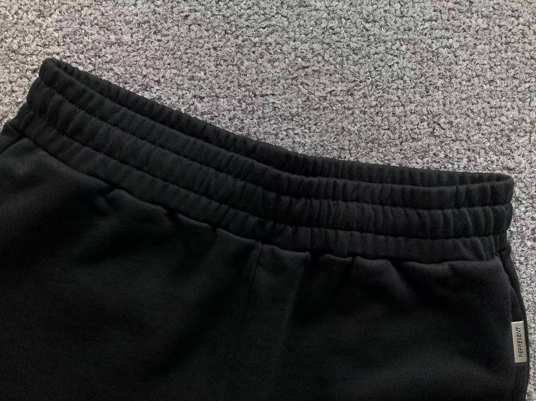 R - SHORTS
