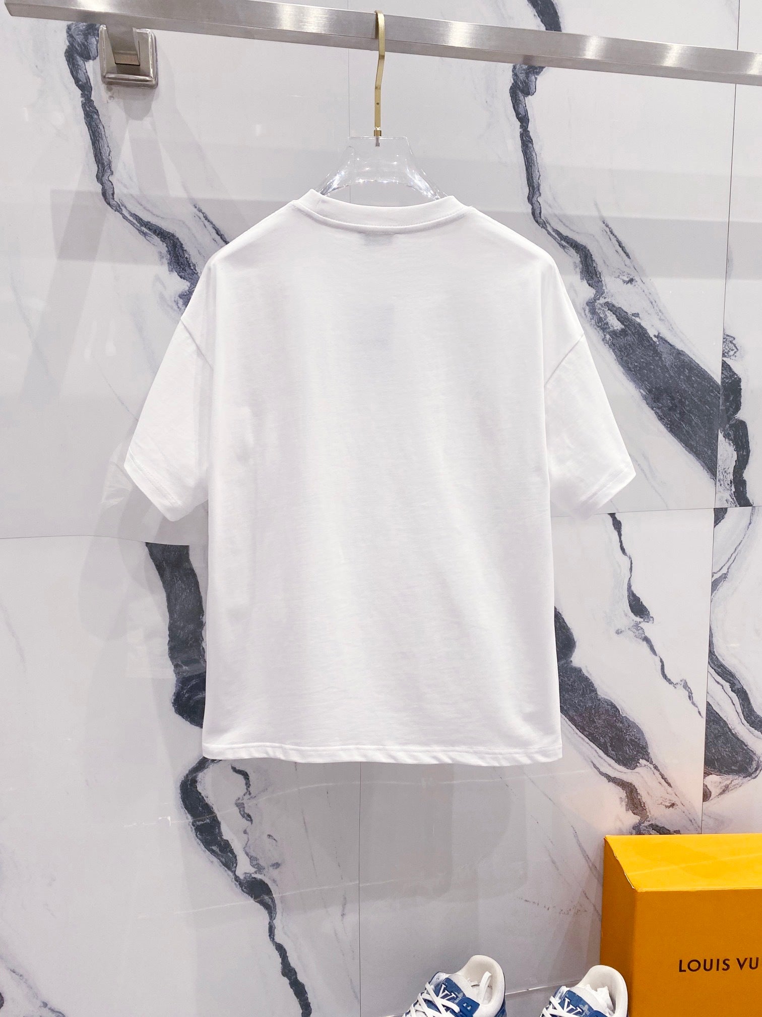 V - TSHIRT