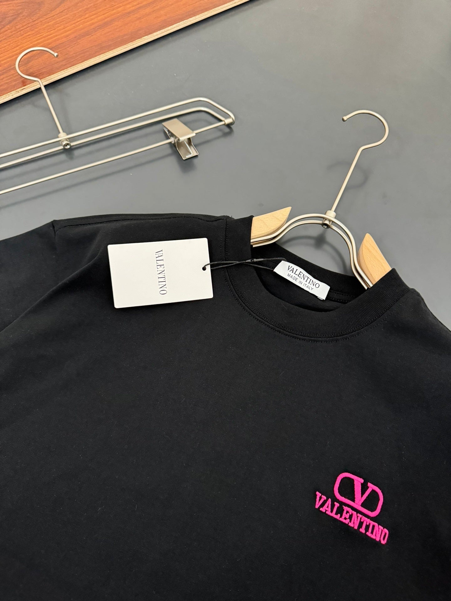 V - TSHIRT