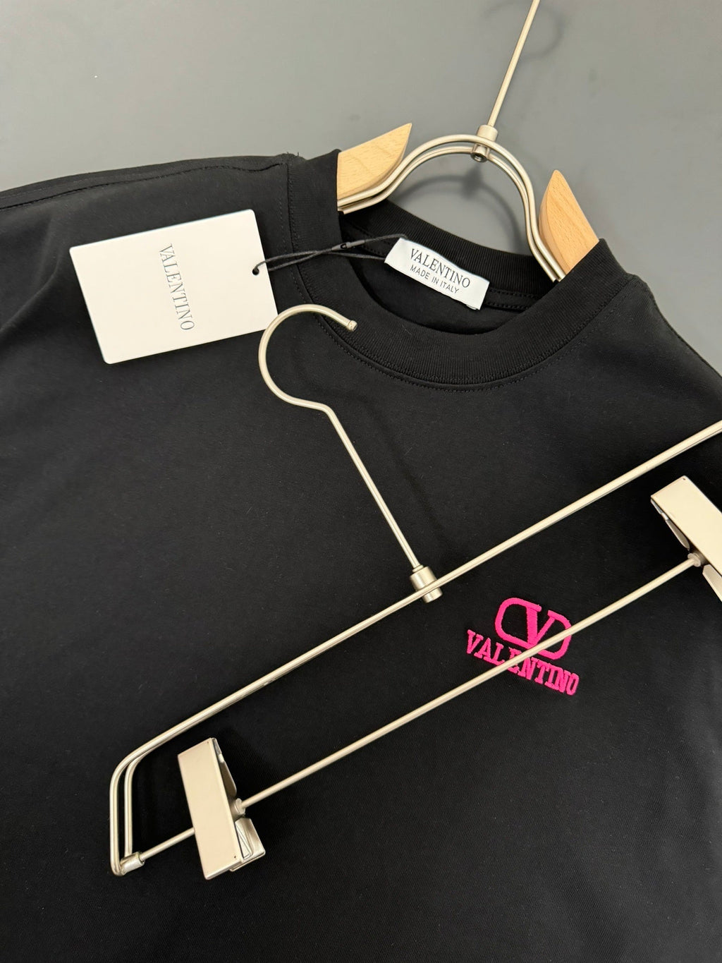 V - TSHIRT