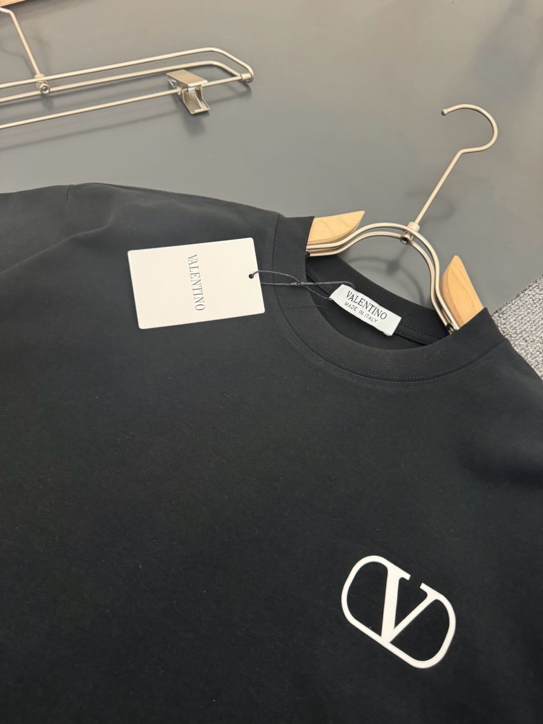 V - TSHIRT
