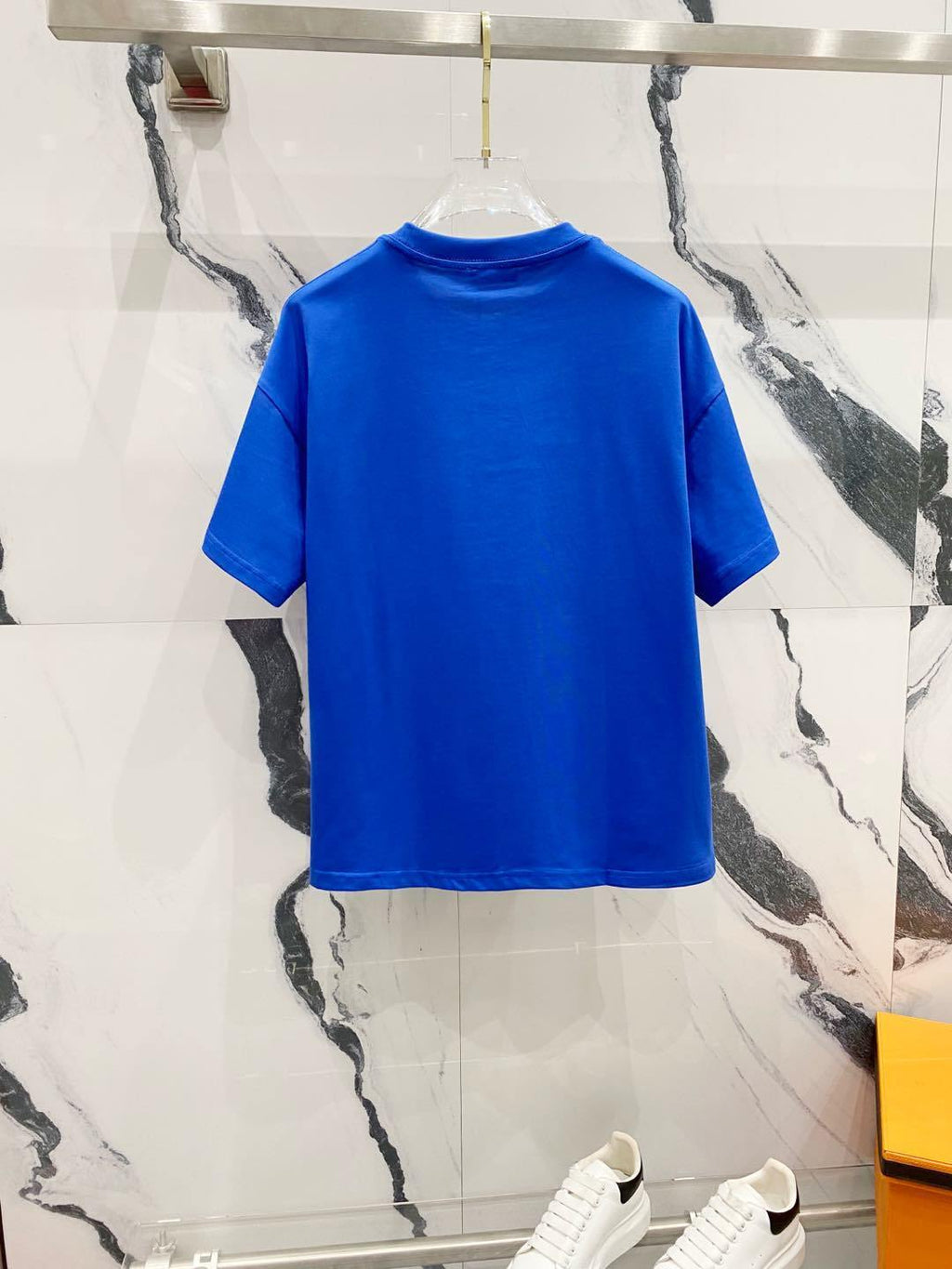V - TSHIRT