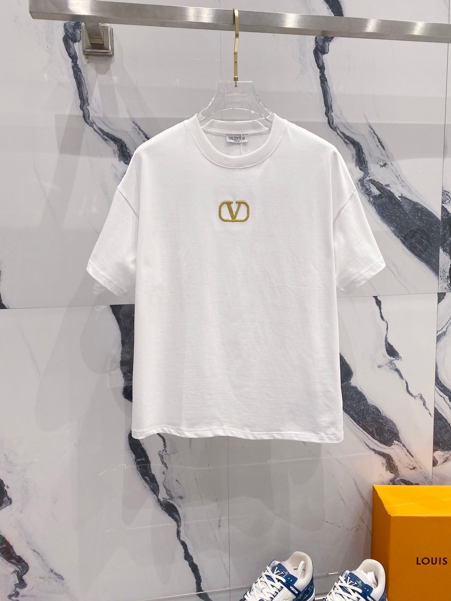 V - TSHIRT